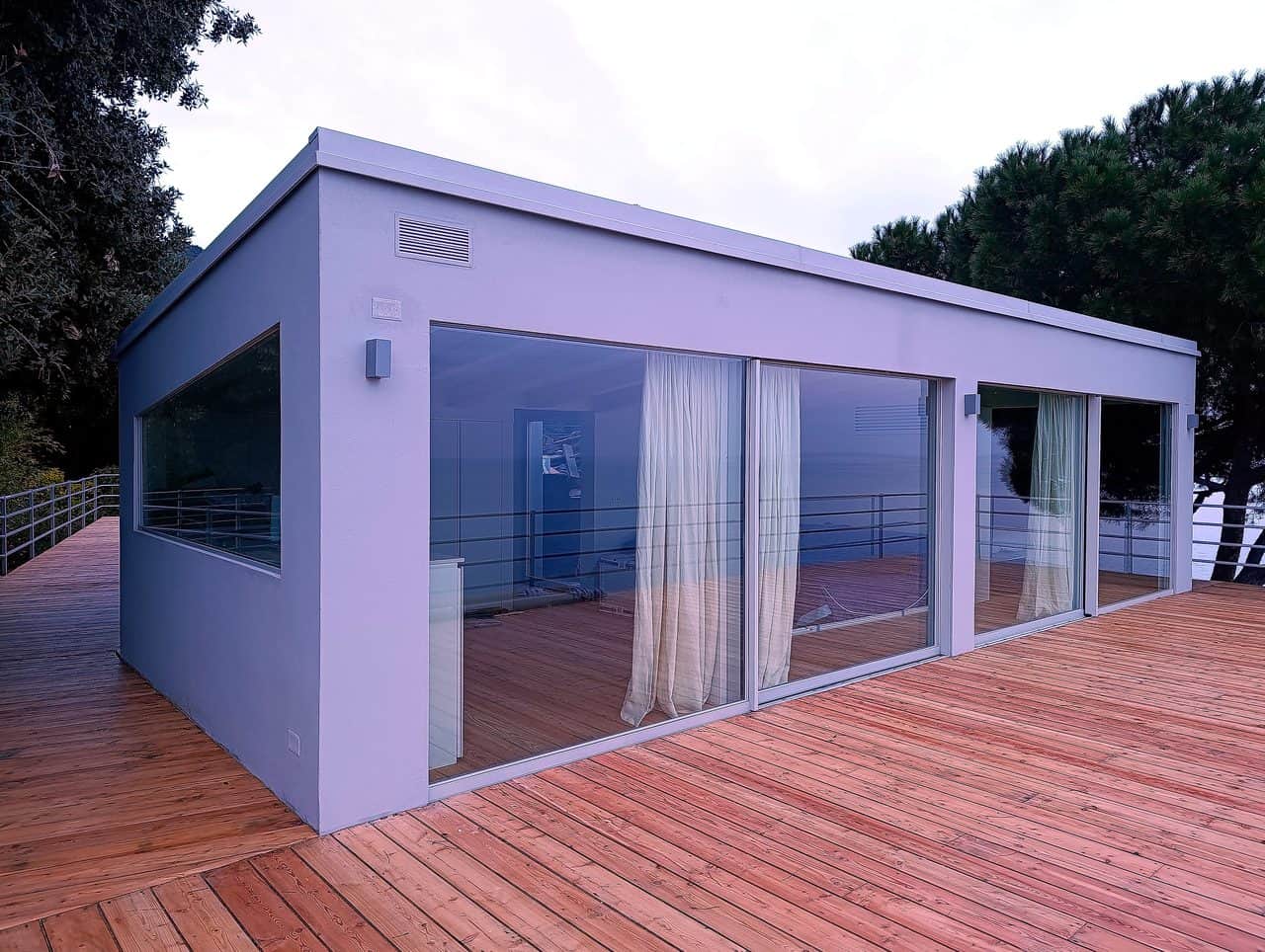 Serramenti panoramici alluminio con vetri isolanti termo-acustici alte prestazioni RAL dedicato a Varazze - Cosmetal